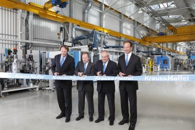 Wirtschaft + Unternehmen: Krauss Maffei eröffnet weltgrößtes Faserverbundtechnikum in München Wirtschaft + Unternehmen: Krauss Maffei eröffnet weltgrößtes Faserverbundtechnikum in München